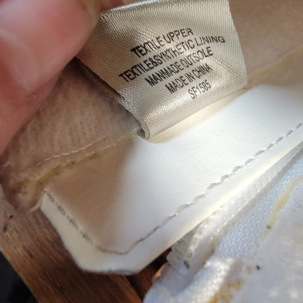 Blondo Daisy White Quilted Waterproof Ankle Boots Size 10